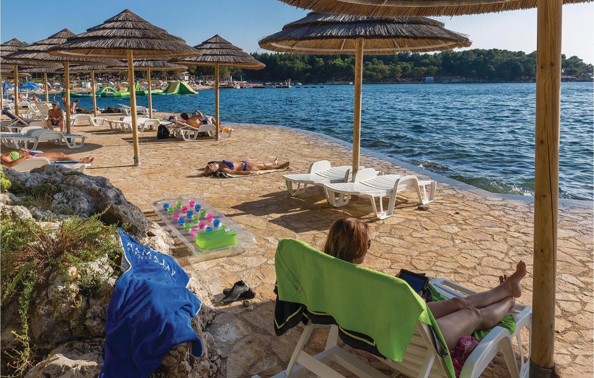 Awesome Home In Porec With House Sea View Екстериор снимка
