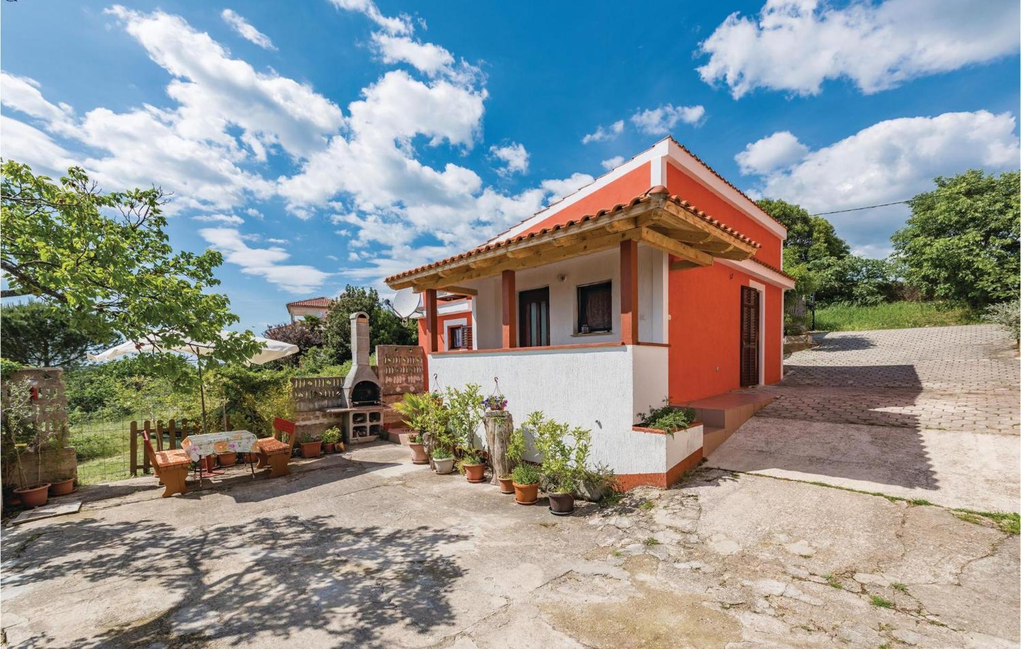 Awesome Home In Porec With House Sea View Екстериор снимка