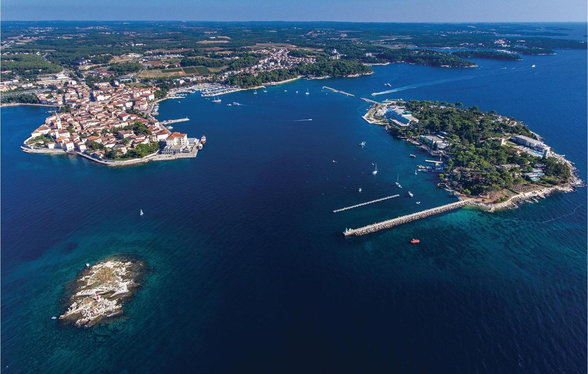 Awesome Home In Porec With House Sea View Екстериор снимка