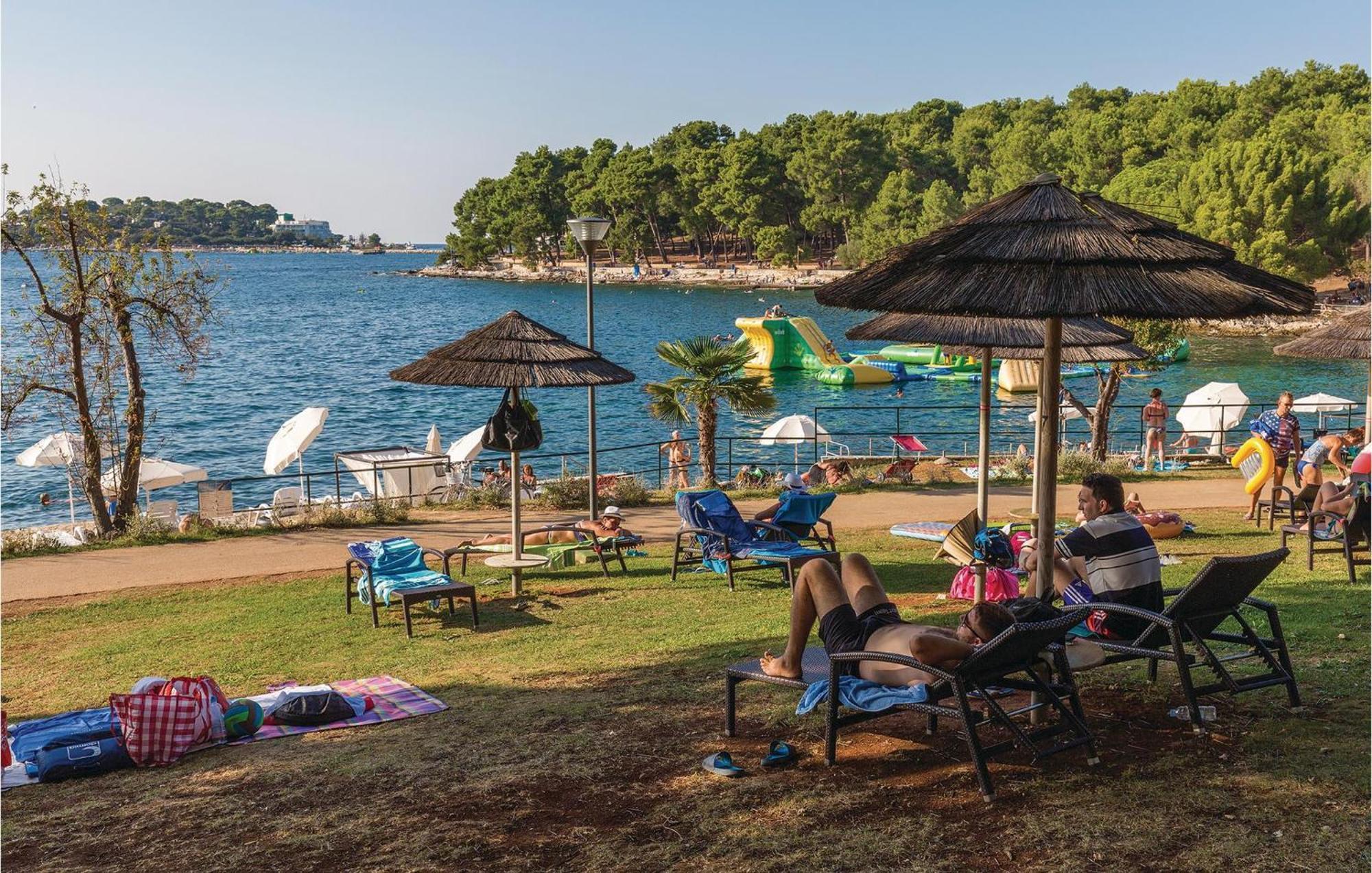 Awesome Home In Porec With House Sea View Екстериор снимка